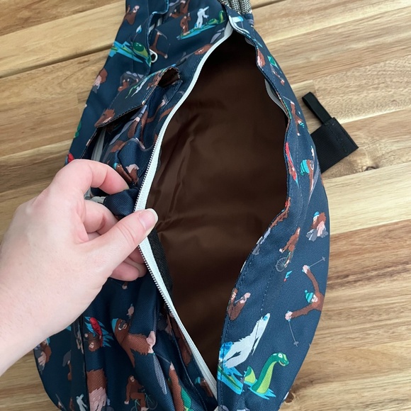 KAVU Rope Sling Bag RARE Bigfoot Yeti Skiing Print NEW - Picture 5 of 7